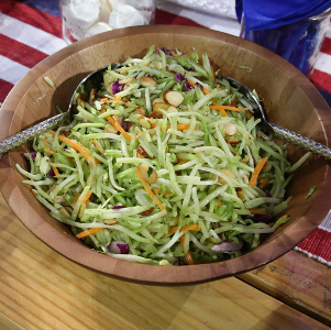 vegan broccoli slaw